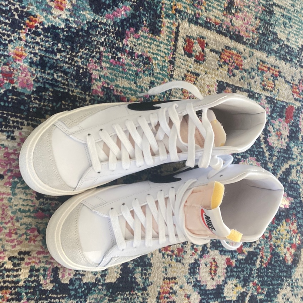 Nike women’s tennis shoes